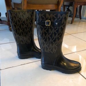 Michael kors rain boots size 10
